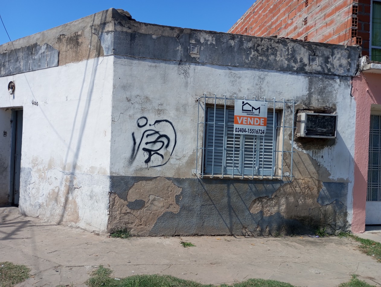 Casa  en esquina para reformar  a media cuadra de Av. Gorriti 