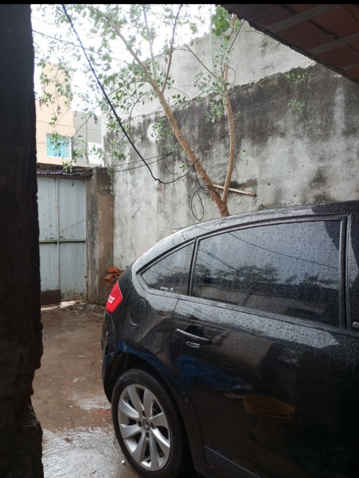Casa  en esquina para reformar  a media cuadra de Av. Gorriti 