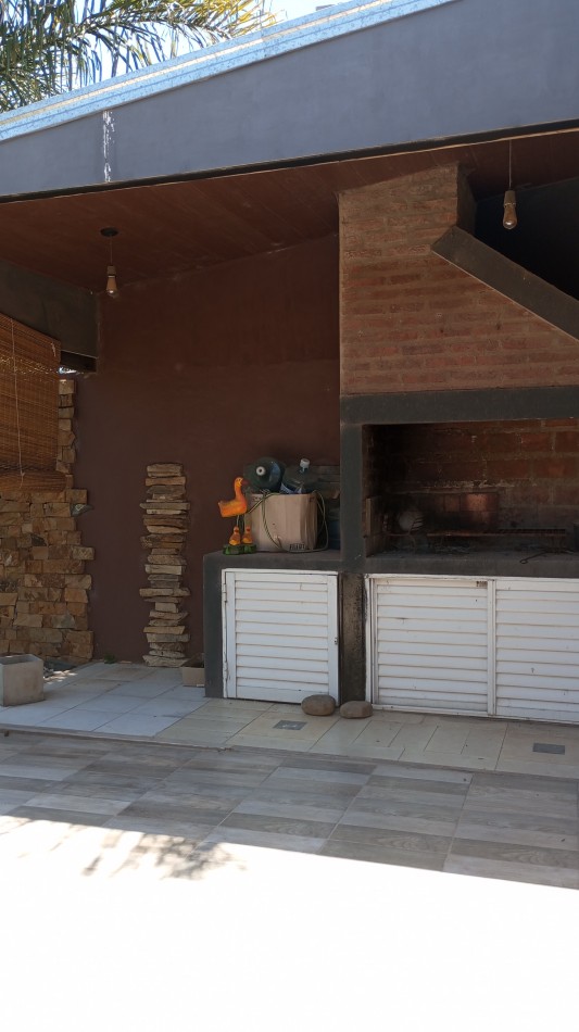  Casa en Venta en Santo Tome - 3 Dormitorios con Pileta y Quincho