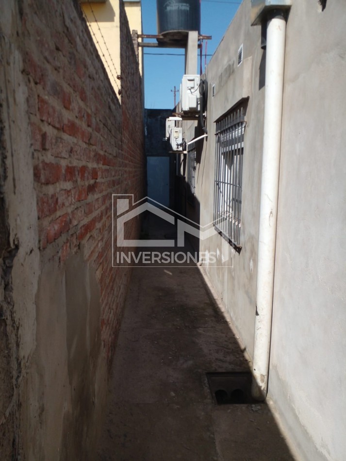 Casa al frente con 3 dormitorios cochera y departamento a terminar con su  entrada independiente a pasitos de Peñaloza !