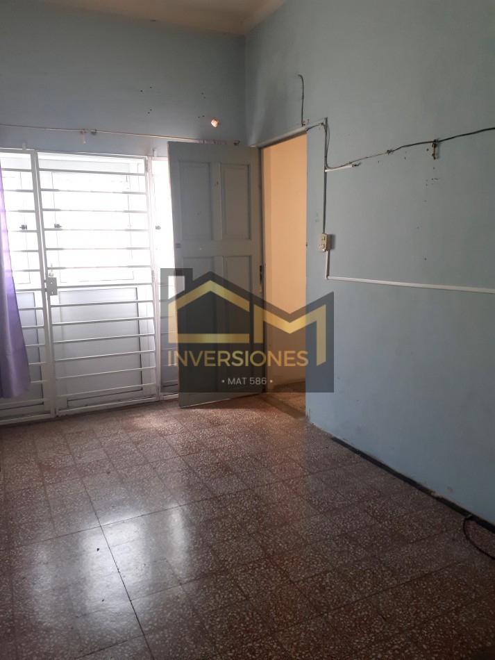 Casa con dos dormitorios y patio en zona sur a la venta 