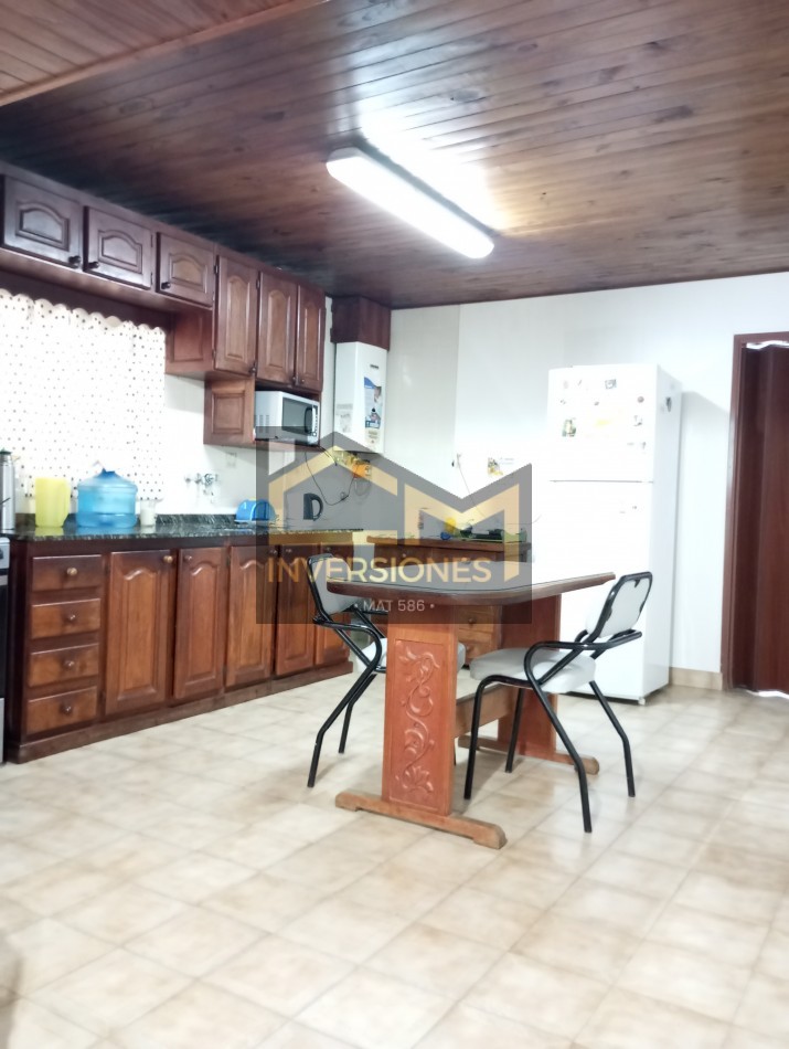 Casa con dos dormitorios pileta y cochera en San Carlos  Sud en venta 
