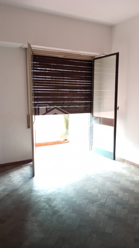 Departamento con dos dormitorios y cochera a la venta en zona centro Santa fe capital