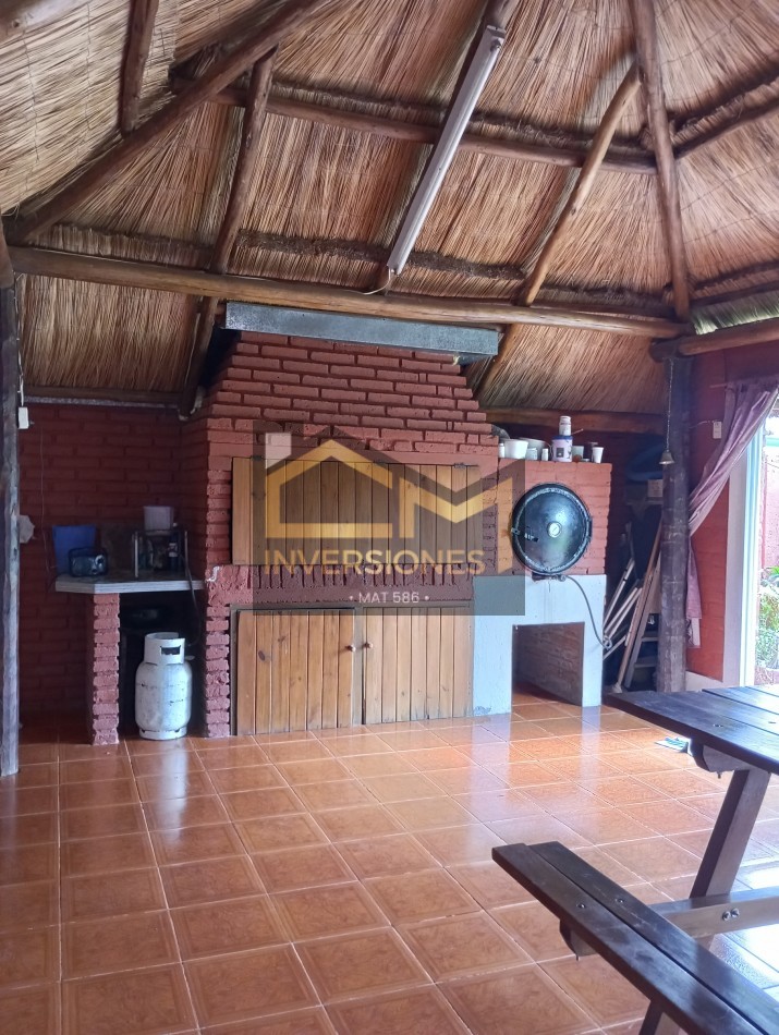 Casa con dos dormitorios pileta y cochera en San Carlos  Sud en venta 