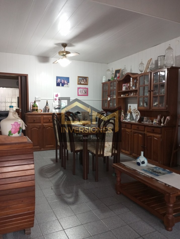 Casa con dos dormitorios pileta y cochera en San Carlos  Sud en venta 