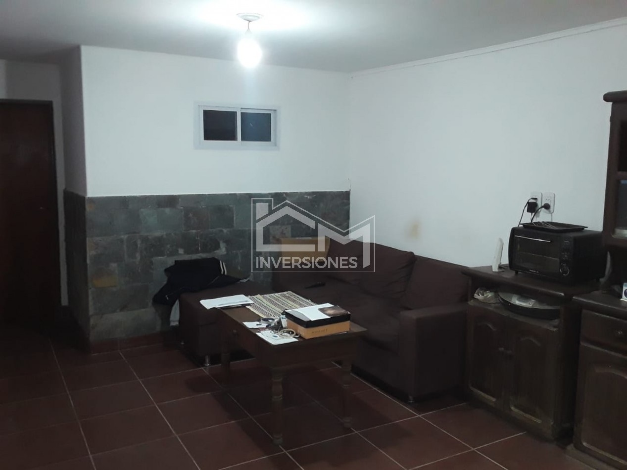 Casa al frente con 3 dormitorios cochera y departamento a terminar con su  entrada independiente a pasitos de Peñaloza !