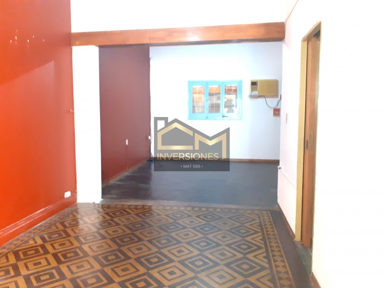 Casa con dos dormitorios y patio en zona sur a la venta 