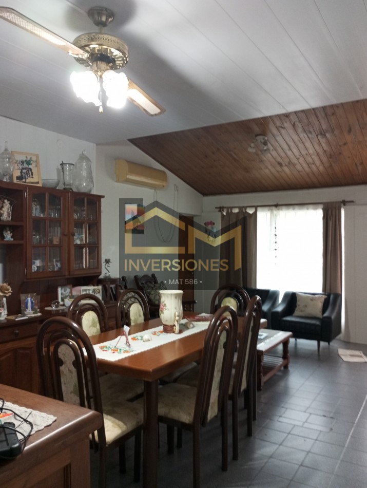 Casa con dos dormitorios pileta y cochera en San Carlos  Sud en venta 