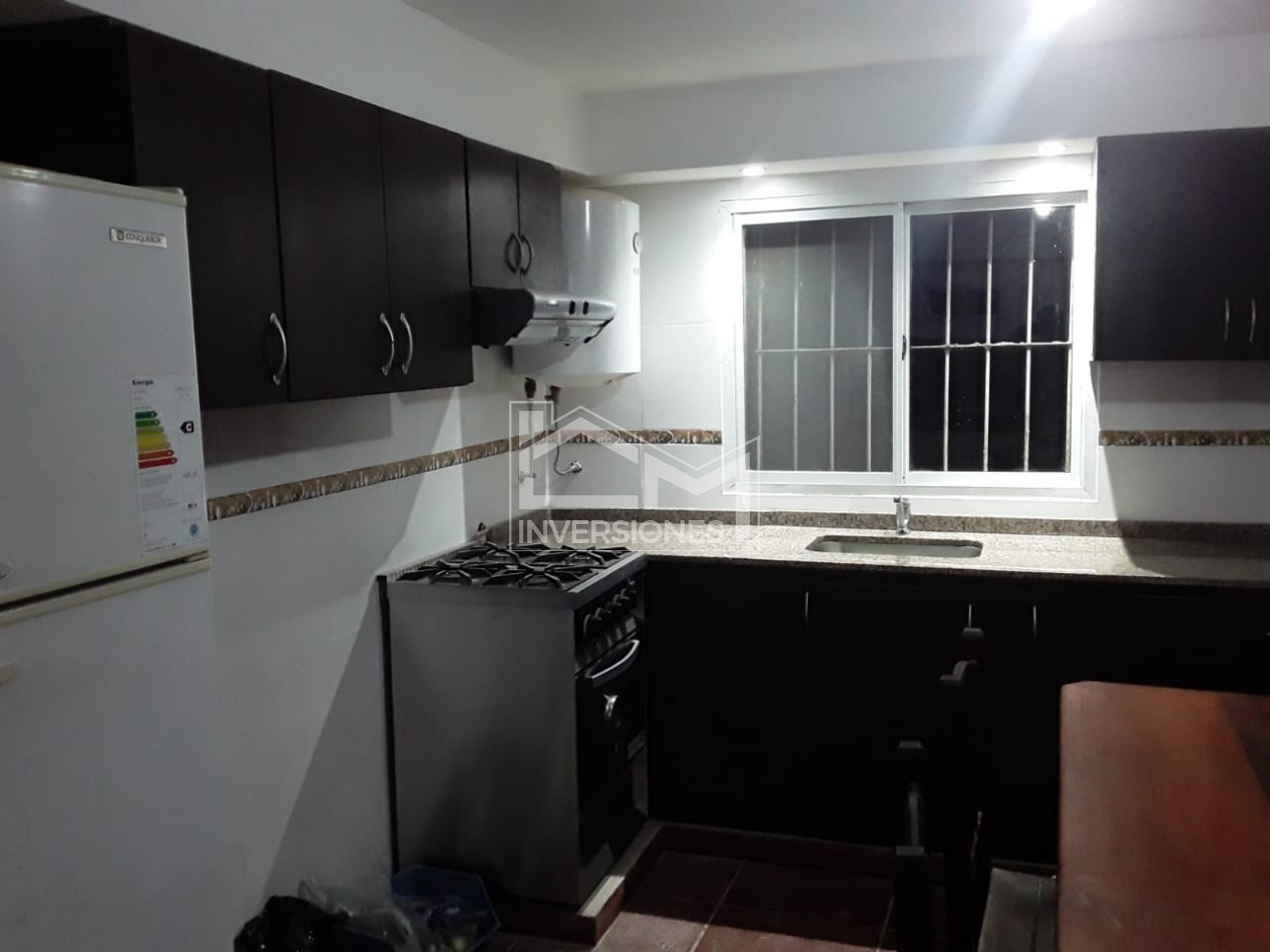 Casa al frente con 3 dormitorios cochera y departamento a terminar con su  entrada independiente a pasitos de Peñaloza !