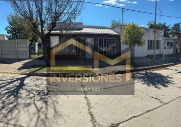 Casa con dos dormitorios pileta y cochera en San Carlos  Sud en venta 