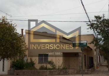 Casa a la venta con dos dormitorios y cochera en San Carlos Centro
